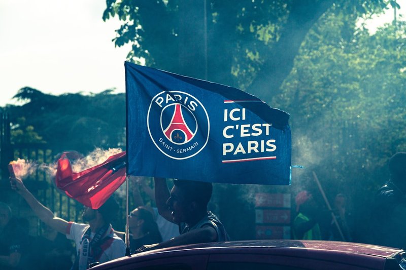 Un jour, Alex, 19 ans, passe 45 minutes à jouer à un nouveau jeu de - aperçu